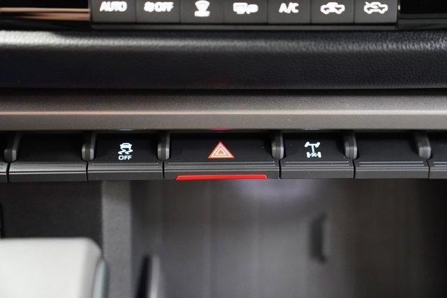 2025 Toyota Tundra 4WD 4WD SR5 CrewMax 5.5' Bed (SE)