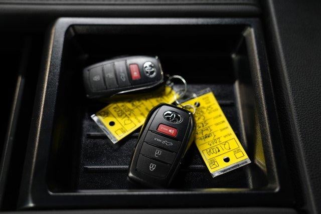 2025 Toyota Tundra 4WD 4WD SR5 CrewMax 5.5' Bed (SE)