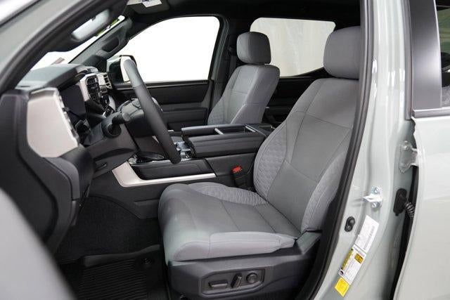 2025 Toyota Tundra 4WD 4WD SR5 CrewMax 5.5' Bed (SE)