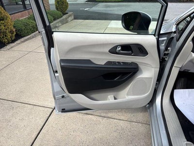 2023 Chrysler Pacifica Touring L FWD
