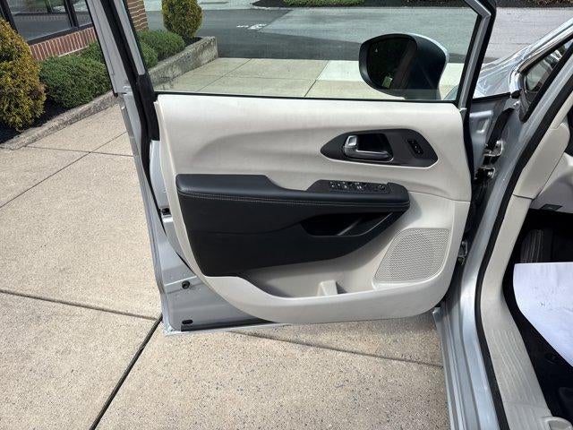 2023 Chrysler Pacifica Touring L FWD
