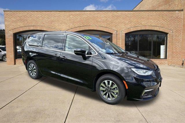 2023 Chrysler Pacifica Hybrid Touring L FWD
