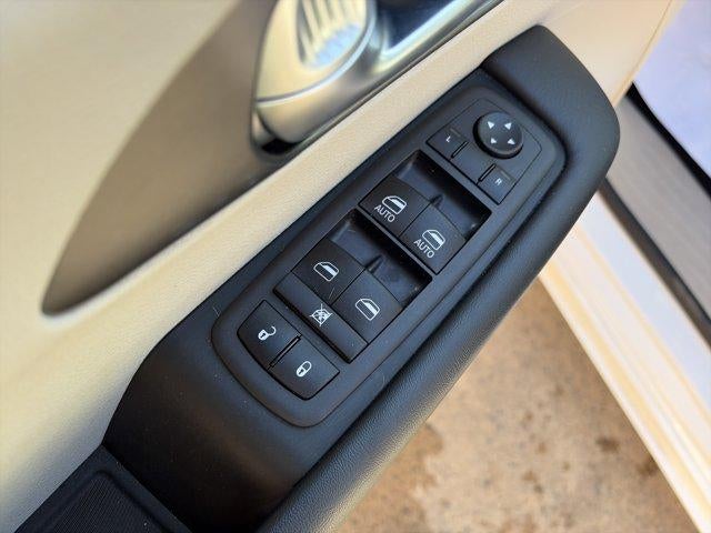 2024 Chrysler Pacifica Hybrid Select FWD