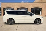 2024 Chrysler Pacifica Hybrid Select FWD