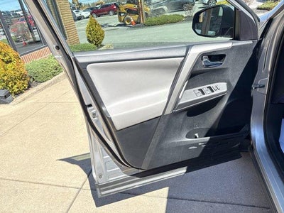 2016 Toyota RAV4 FWD 4dr XLE (GS)