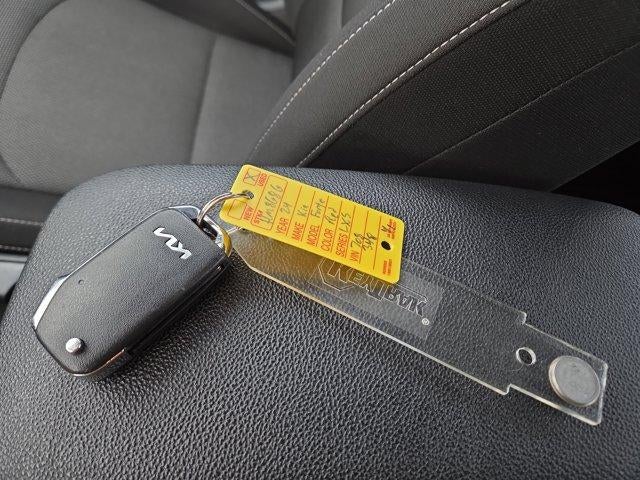 2024 Kia Forte LXS IVT