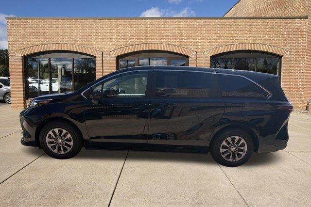 2025 Toyota Sienna LE FWD 8-Passenger (Natl)