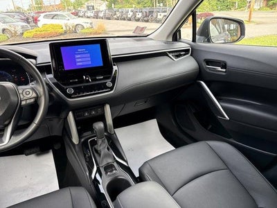 2025 Toyota Corolla Cross XLE 4WD (Natl)