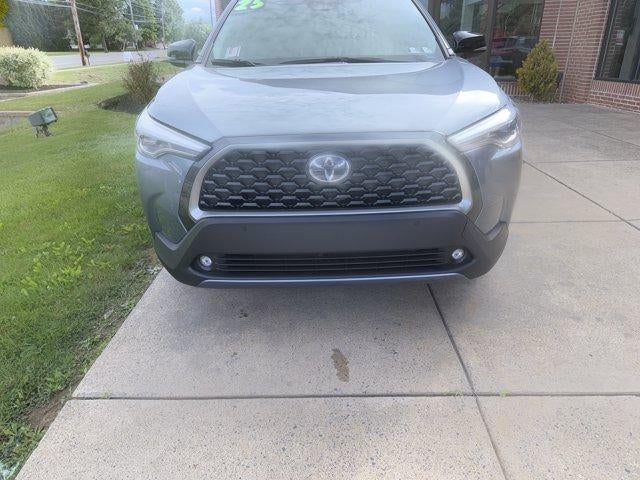 2025 Toyota Corolla Cross XLE 4WD (Natl)