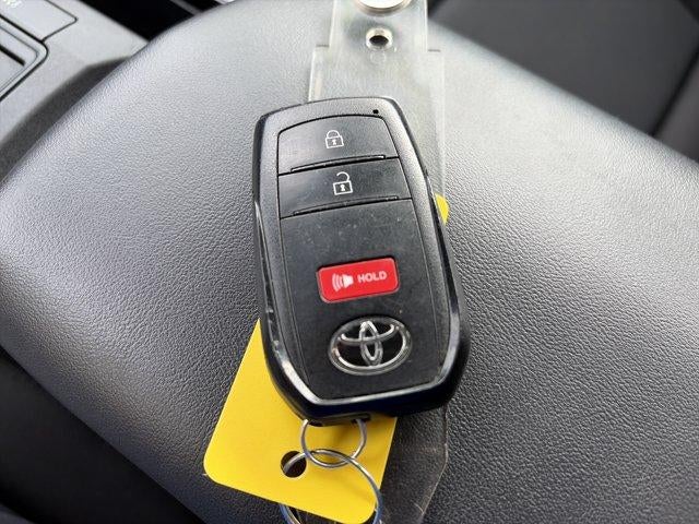 2025 Toyota Prius LE (Natl)