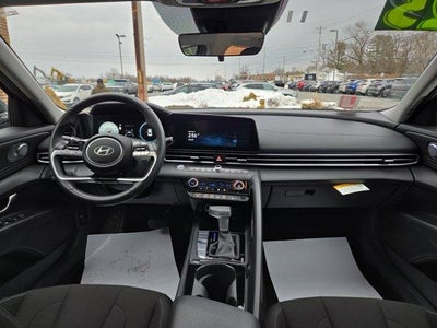 2025 Hyundai ELANTRA SEL Convenience IVT
