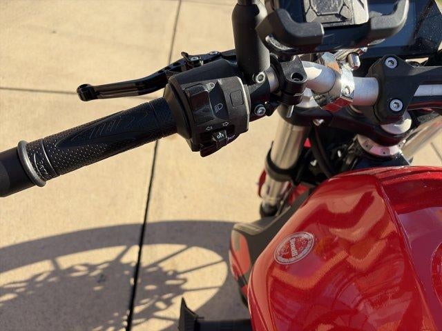 2022 Benelli 302S Base