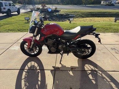 2022 Benelli 302S Base