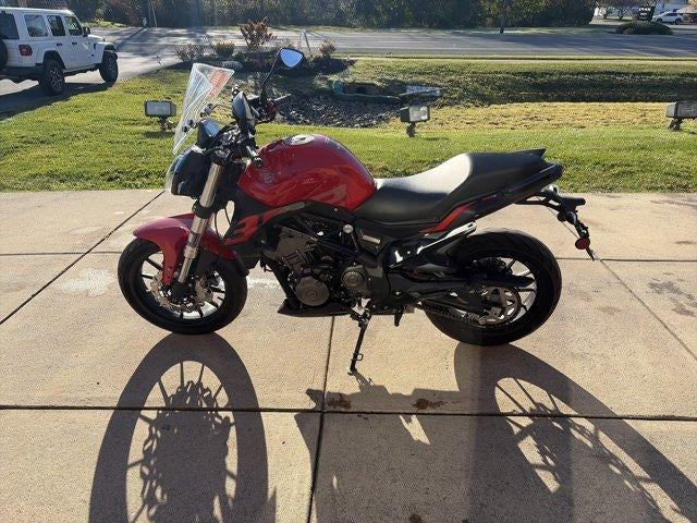 2022 Benelli 302S Base