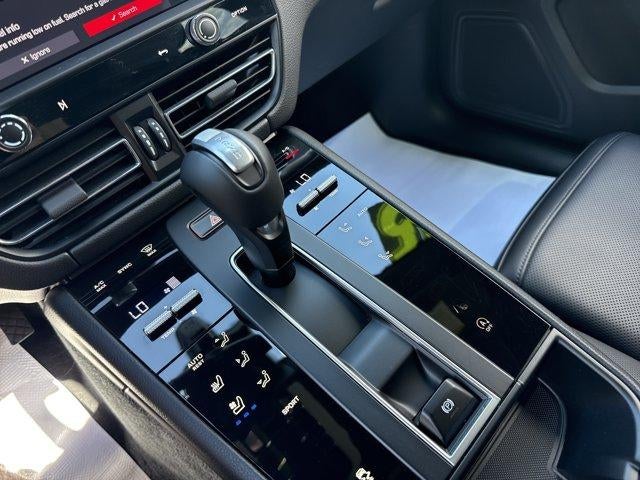 2025 Porsche Macan AWD