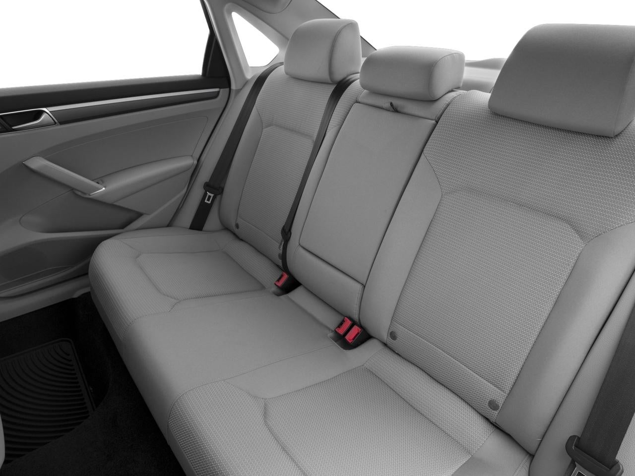 2017 Volkswagen Passat R-Line w/Comfort Pkg Auto