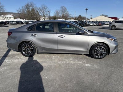 2023 Kia Forte LXS IVT