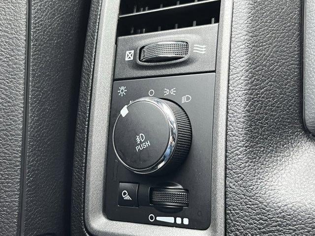 2017 RAM 1500 Express 4x4 Quad Cab 6'4" Box