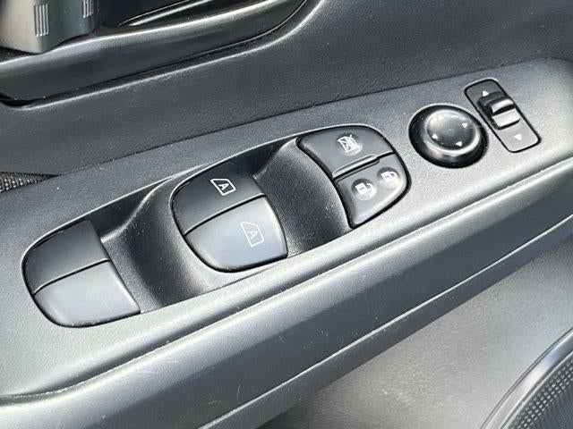 2022 Nissan Kicks S FWD