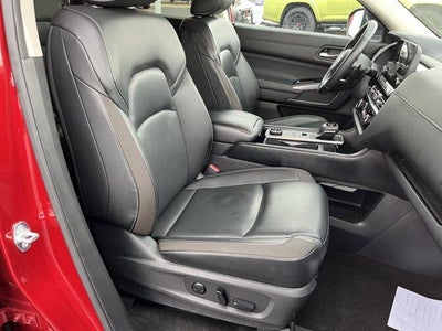 2023 Nissan Pathfinder SL 4WD