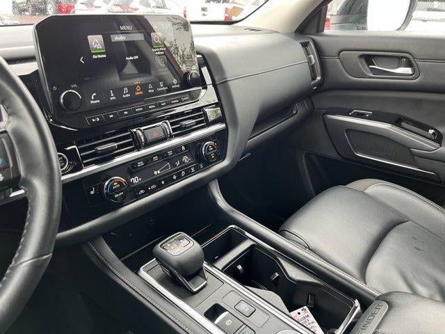 2023 Nissan Pathfinder SL 4WD
