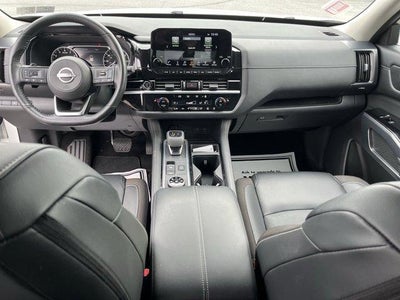 2023 Nissan Pathfinder SL 4WD
