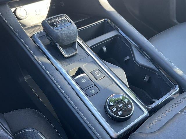 2024 Nissan Pathfinder SL 4WD