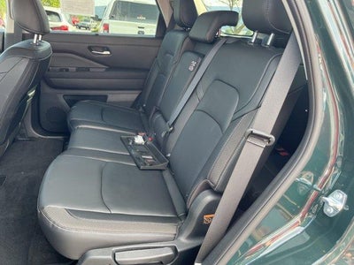 2025 Nissan Pathfinder SL 4WD