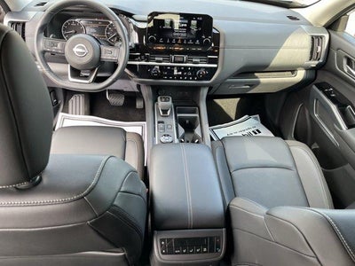 2025 Nissan Pathfinder SL 4WD
