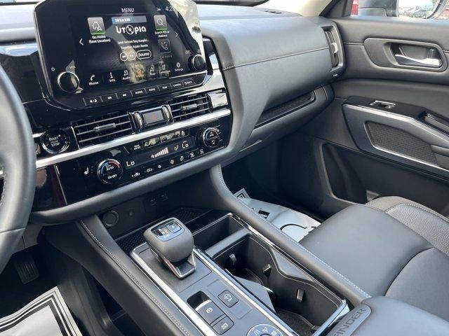 2025 Nissan Pathfinder SL 4WD
