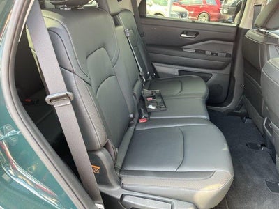 2025 Nissan Pathfinder SL 4WD