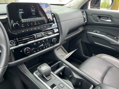 2023 Nissan Pathfinder SL 4WD