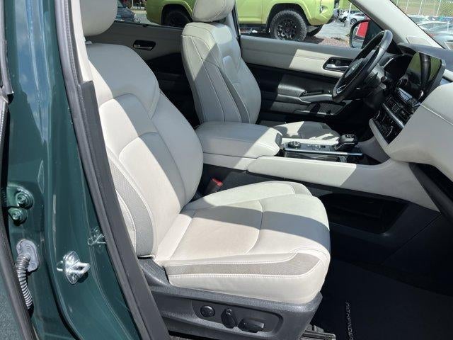 2023 Nissan Pathfinder SL 4WD