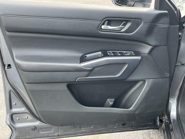 2023 Nissan Pathfinder SL 4WD