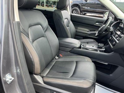 2023 Nissan Pathfinder SL 4WD