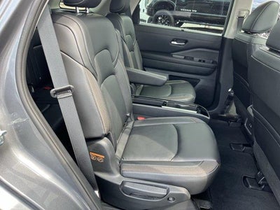 2023 Nissan Pathfinder SL 4WD