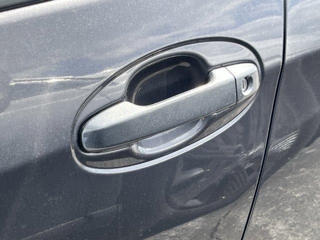 2017 Toyota Yaris 5-Door L Auto (Natl)