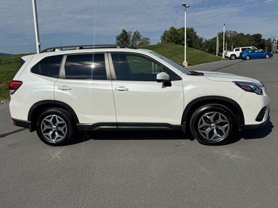 2022 Subaru Forester Premium CVT