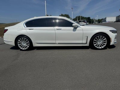 2022 BMW 740i xDrive Sedan
