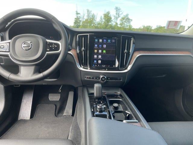 2025 Volvo V60 Cross Country B5 AWD Plus