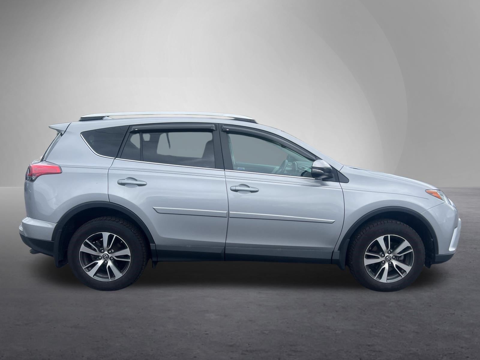 2016 Toyota RAV4 AWD 4dr XLE (Natl)