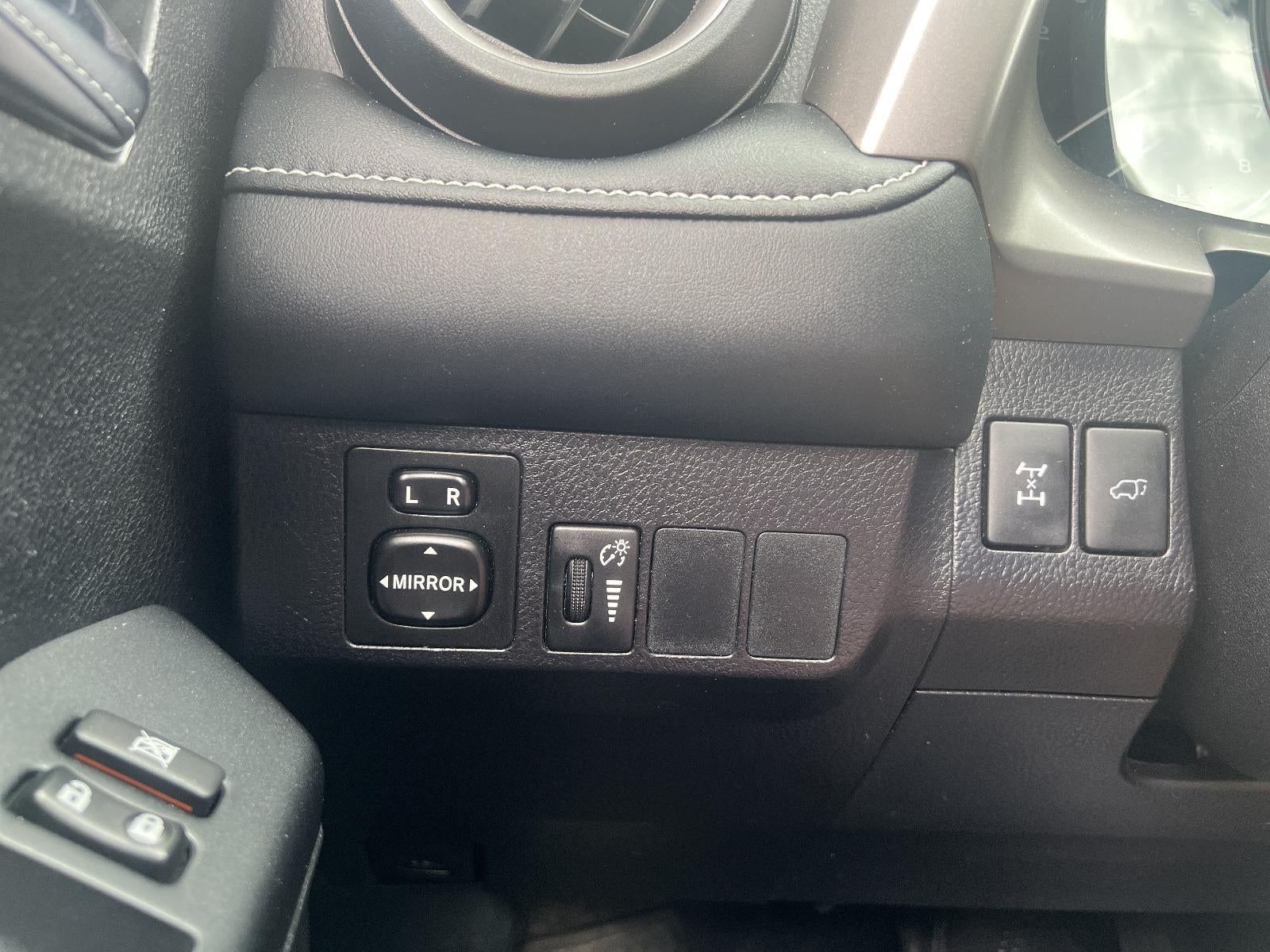 2016 Toyota RAV4 AWD 4dr XLE (Natl)