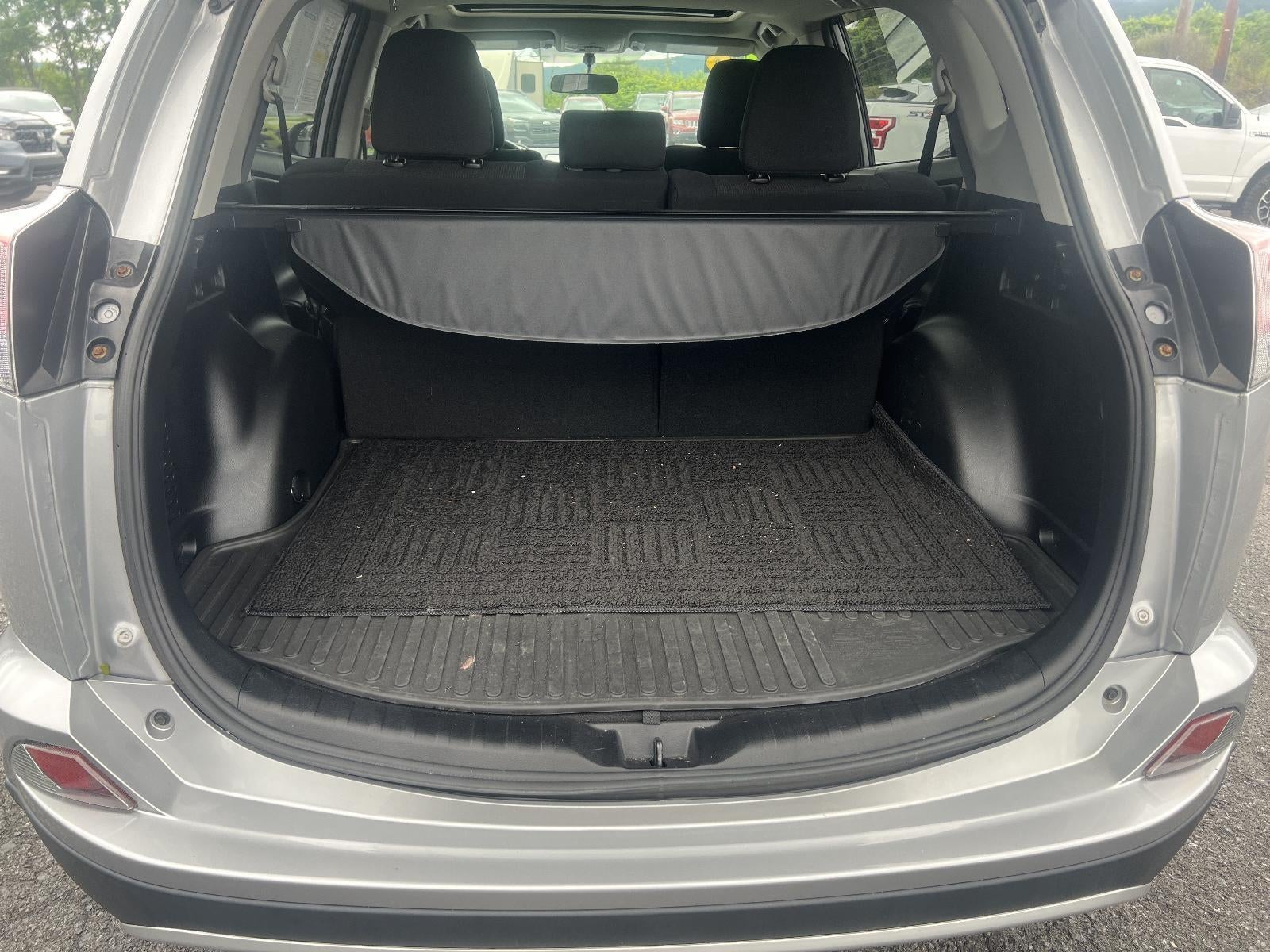 2016 Toyota RAV4 AWD 4dr XLE (Natl)