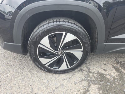 2025 Volkswagen Taos SE 4MOTION