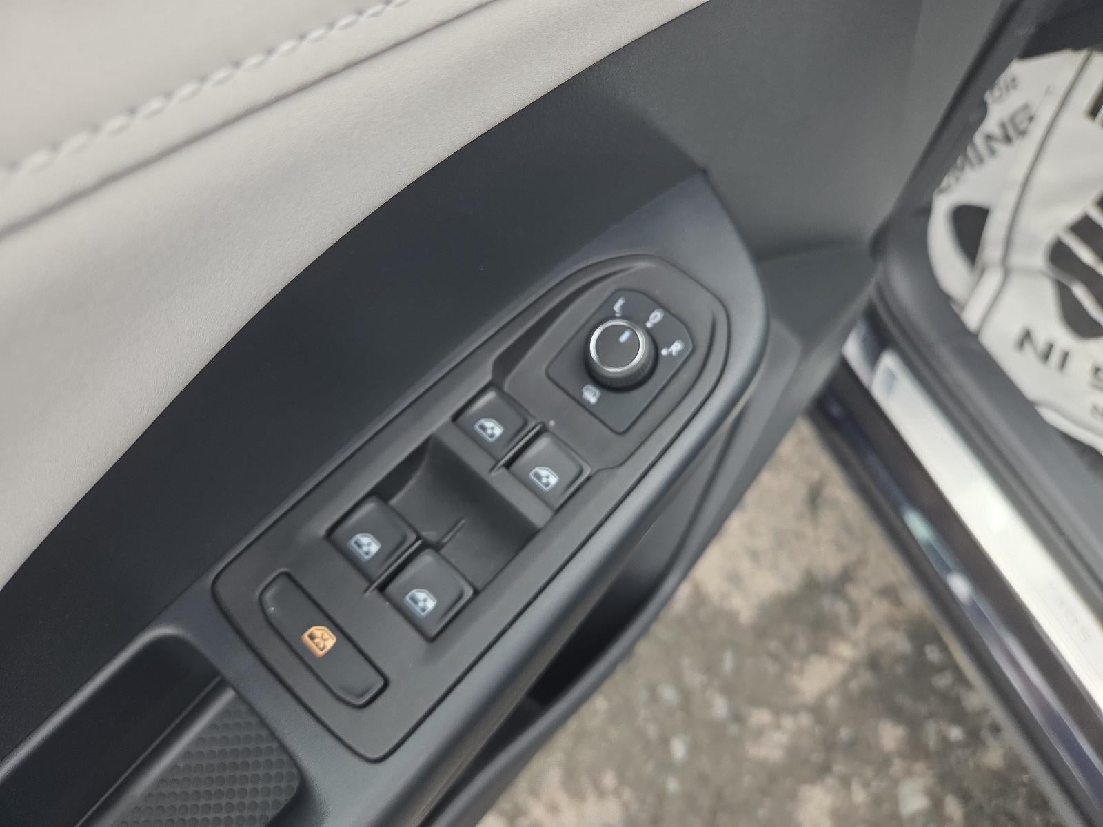 2025 Volkswagen Taos SE 4MOTION