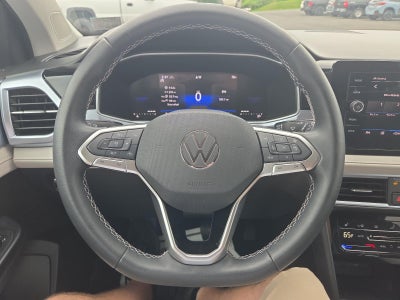 2025 Volkswagen Taos SE 4MOTION