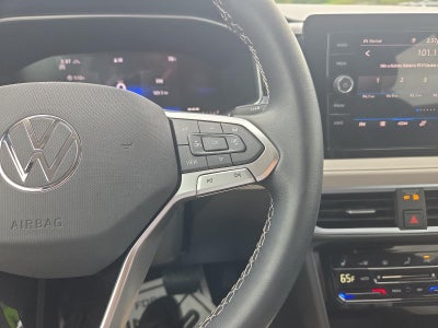 2025 Volkswagen Taos SE 4MOTION