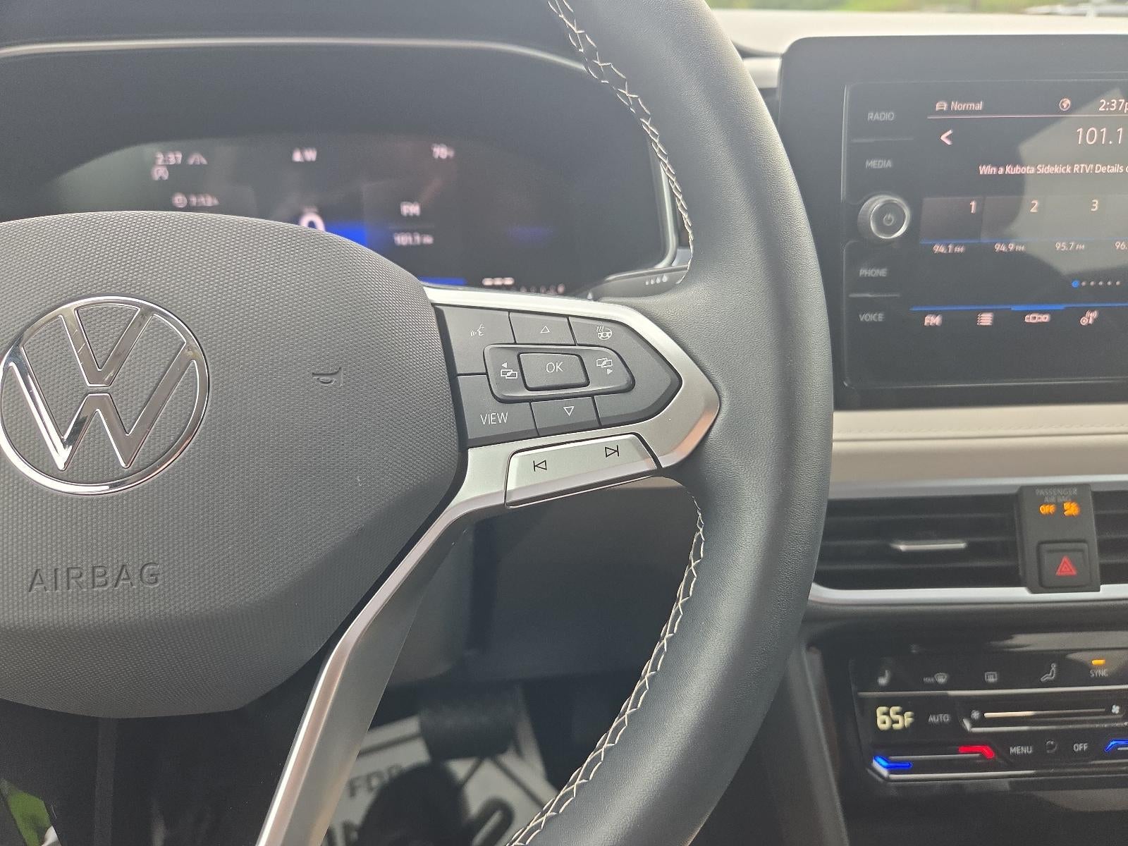 2025 Volkswagen Taos SE 4MOTION