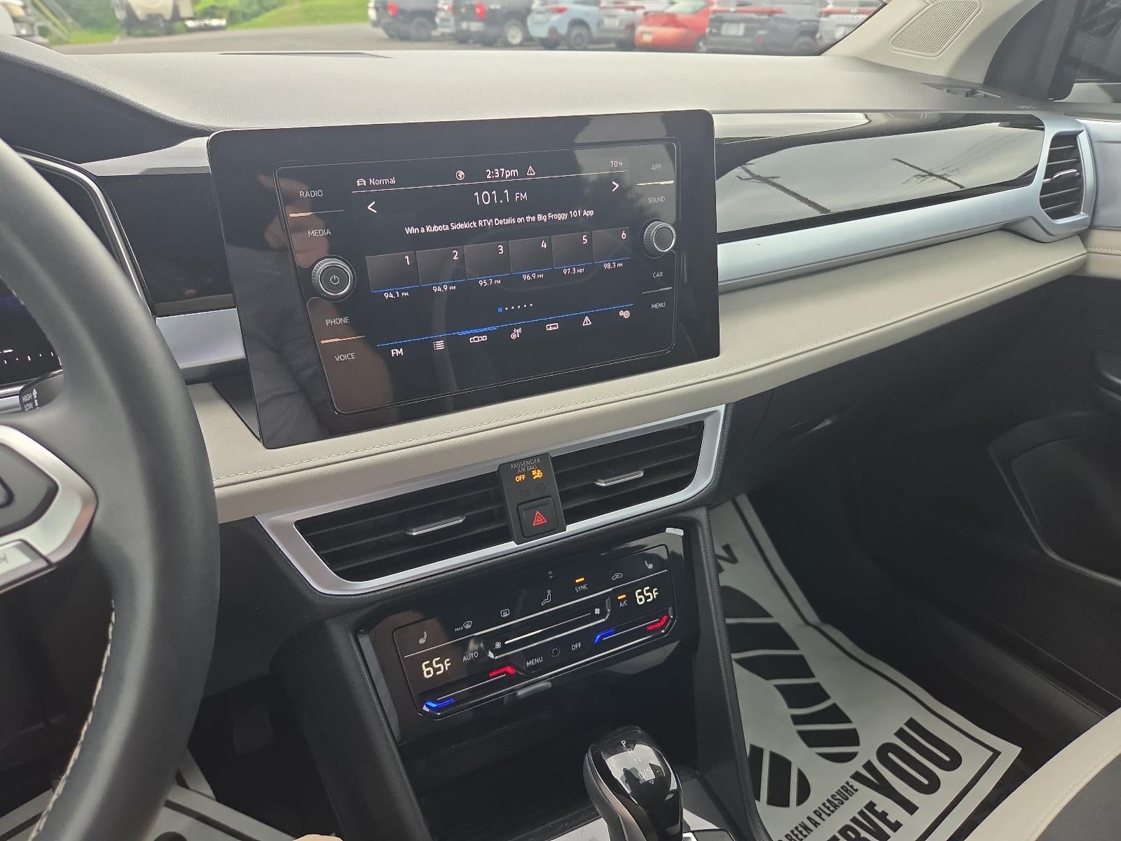 2025 Volkswagen Taos SE 4MOTION