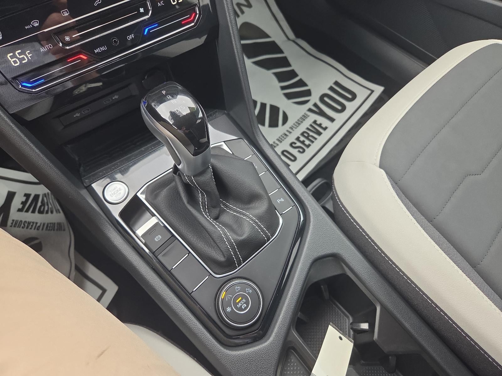 2025 Volkswagen Taos SE 4MOTION
